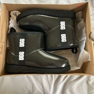 UGG Black Boots Sleek and Durable